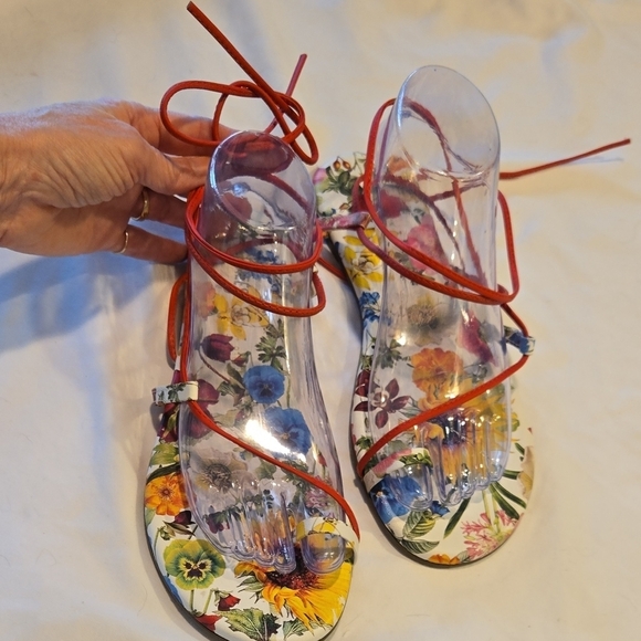 TKees x Alice + Olivia Sunday Stroll Floral Strappy Sz 10 Sandals w Red Accents - Picture 1 of 11